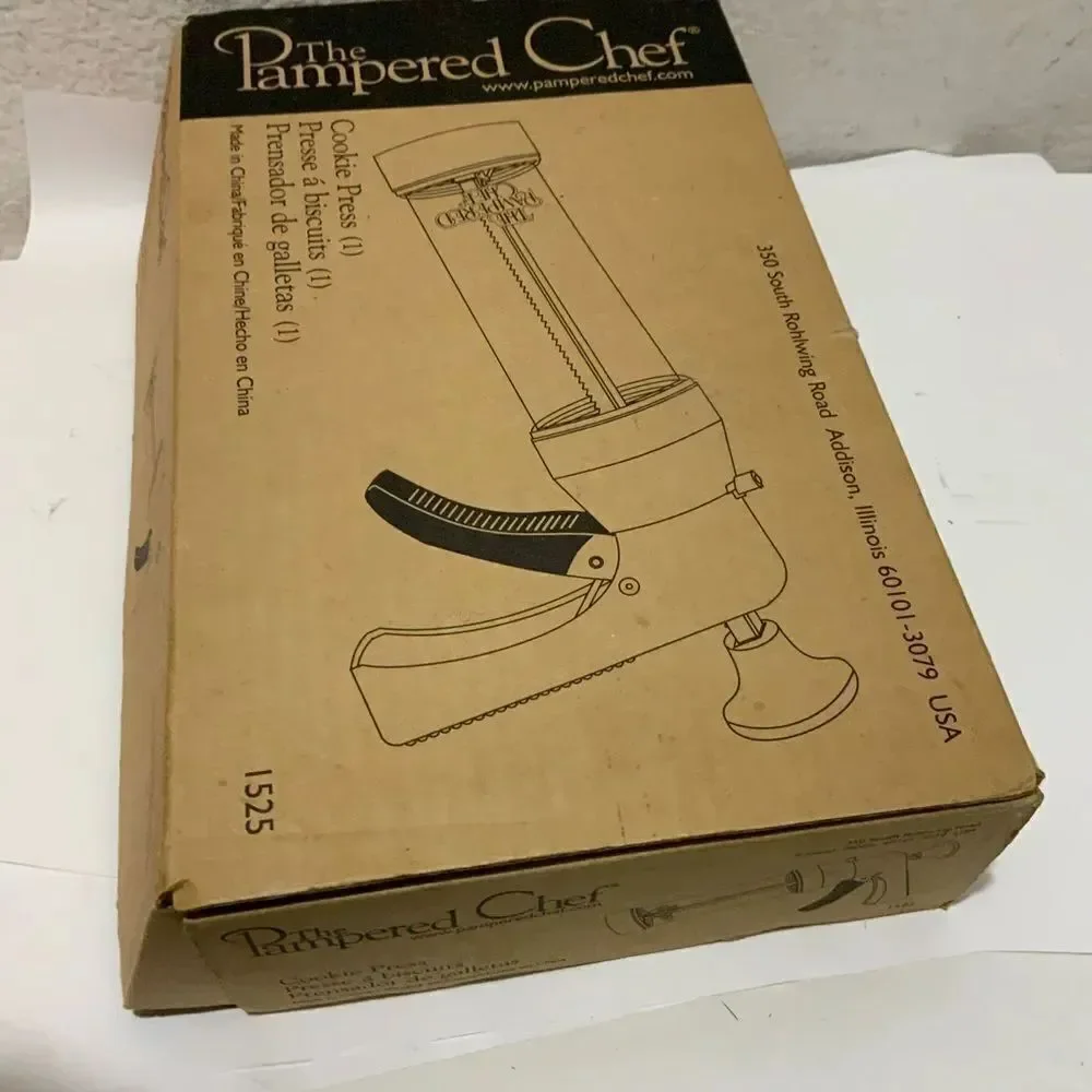 The Pampered Chef 1525 Cookie Press with 16 Discs - White